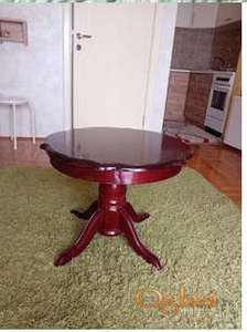 Prodajem očuvan sto i stolice